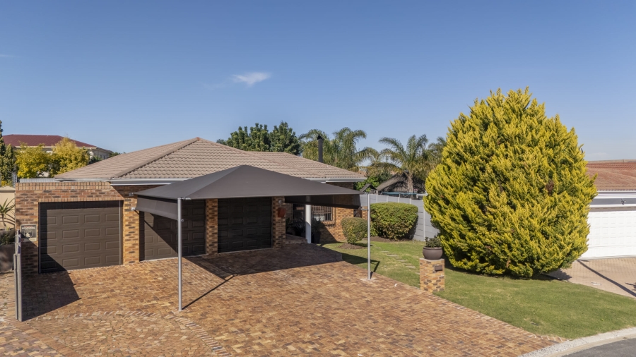 5 Bedroom Property for Sale in De Oude Spruit Western Cape